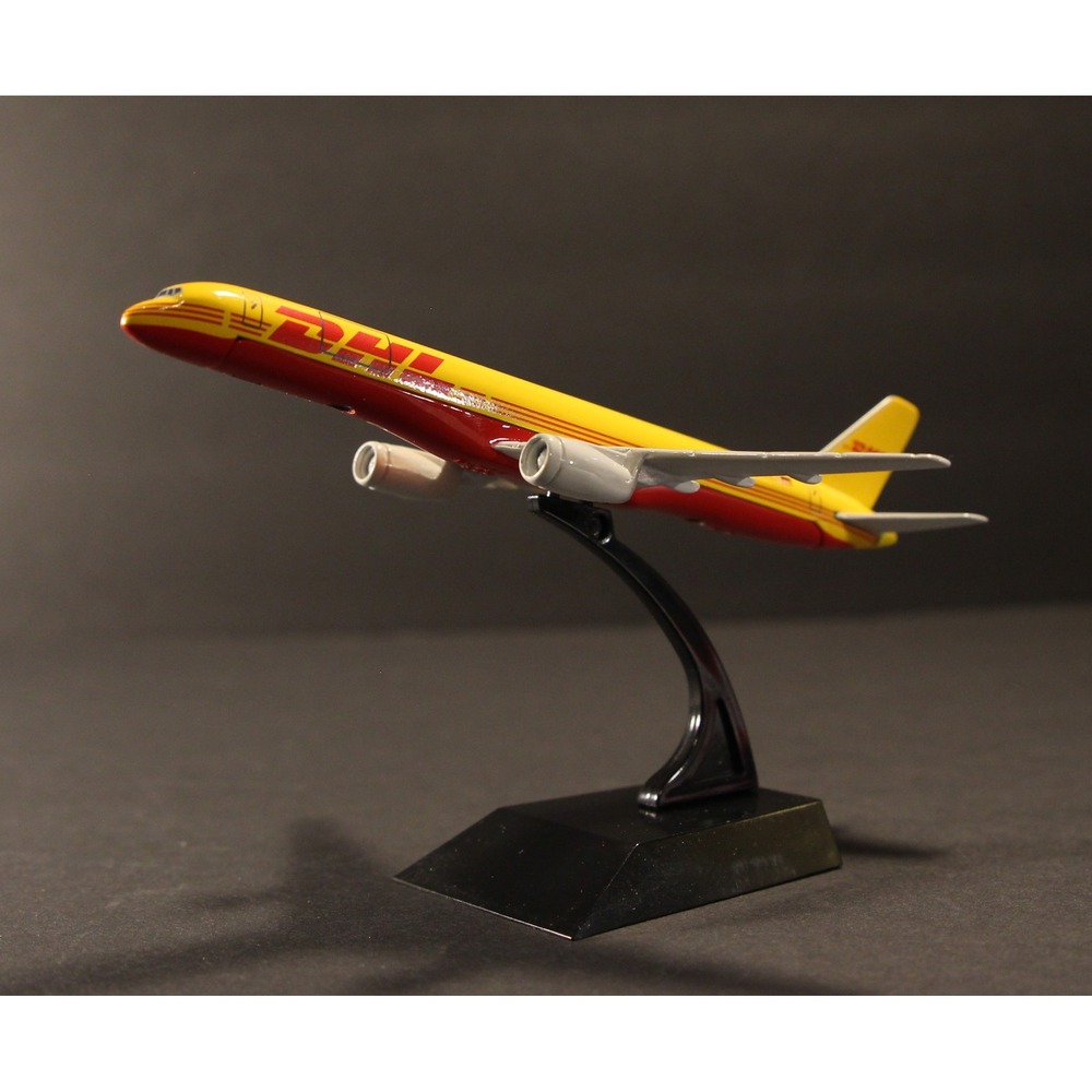Boeing B 757-200 DHL. Die Cast Model  1:400 Scale Cargo Transport New. (M)